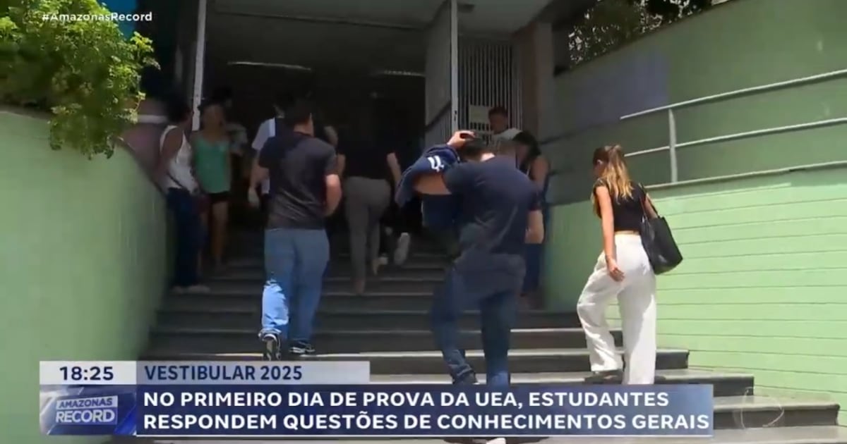 Thousands of students take SIS exam and UEA entrance exam