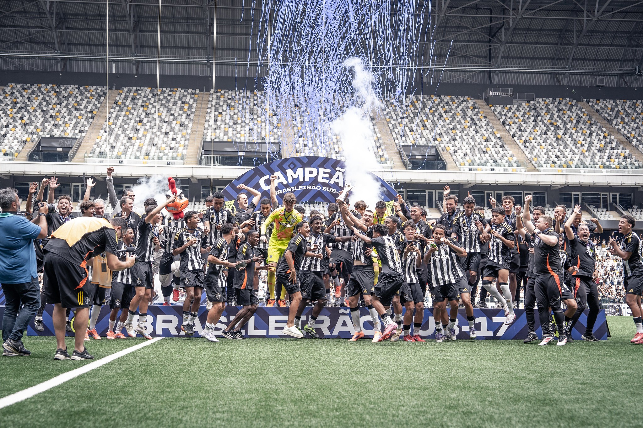 CBF apologizes to Atlético-MG for blue streamer used in awarding ceremony