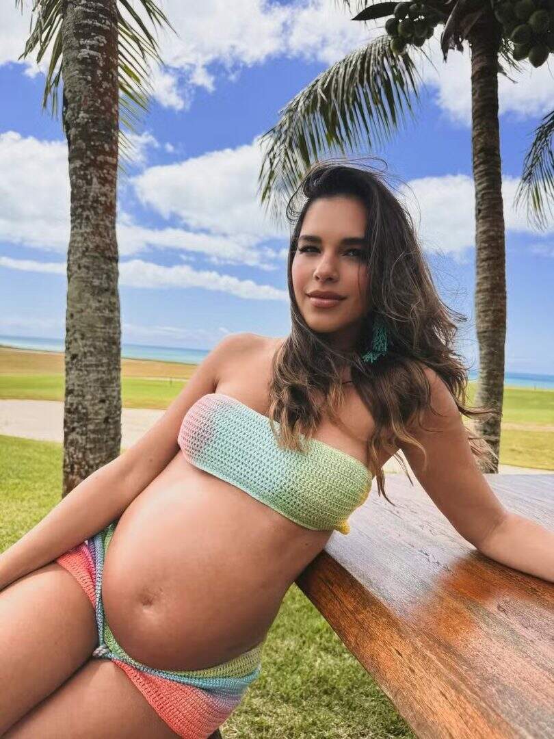 Paolla Oliveira Impresses with Bikini and Cold Shirt